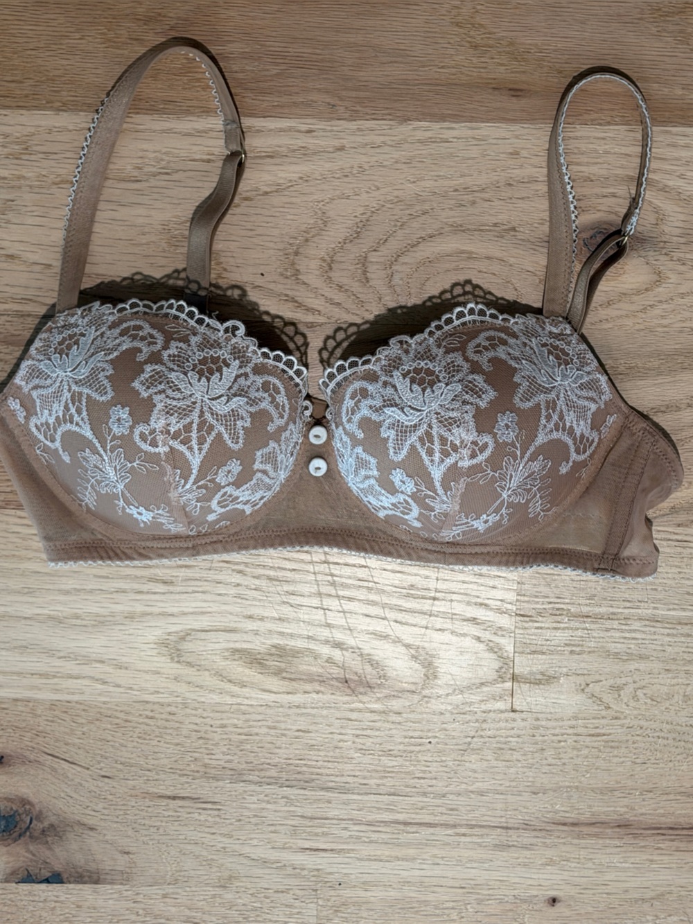intimissimi Beige Bra with White Floral Lace